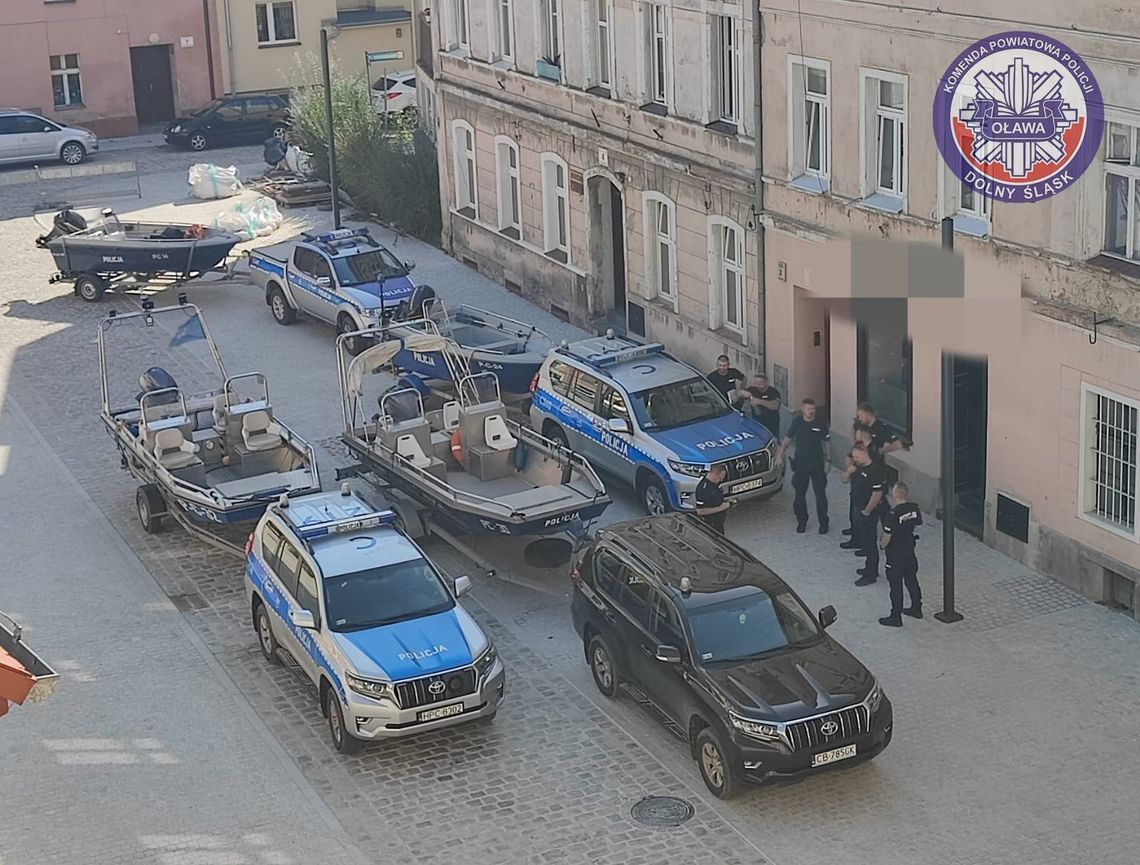 Policjanci ze Szczecina, Wrocławia, Torunia, Rypina i Brodnicy wspierają Oławę