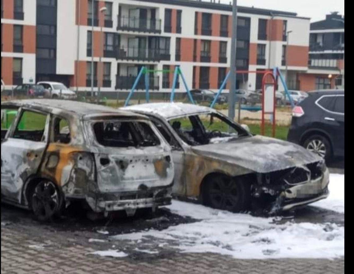 4 samochody zniszczone. Podpalił, bo się zdenerwował...