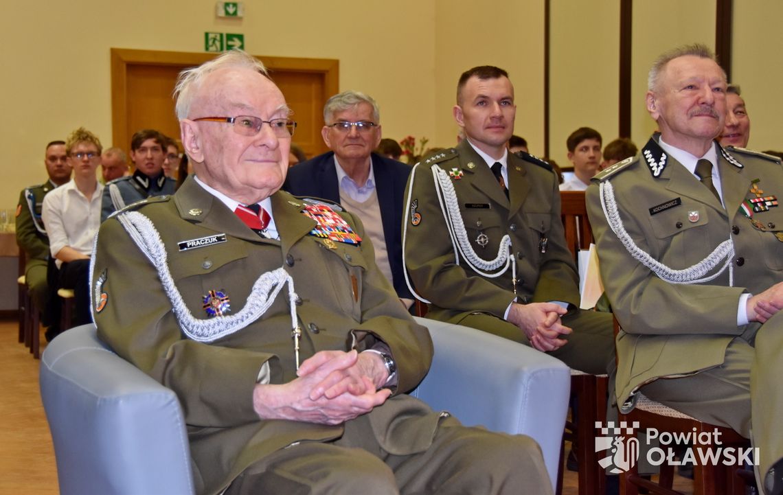 99 sekund owacji na 99-lecie pułkownika Praczuka