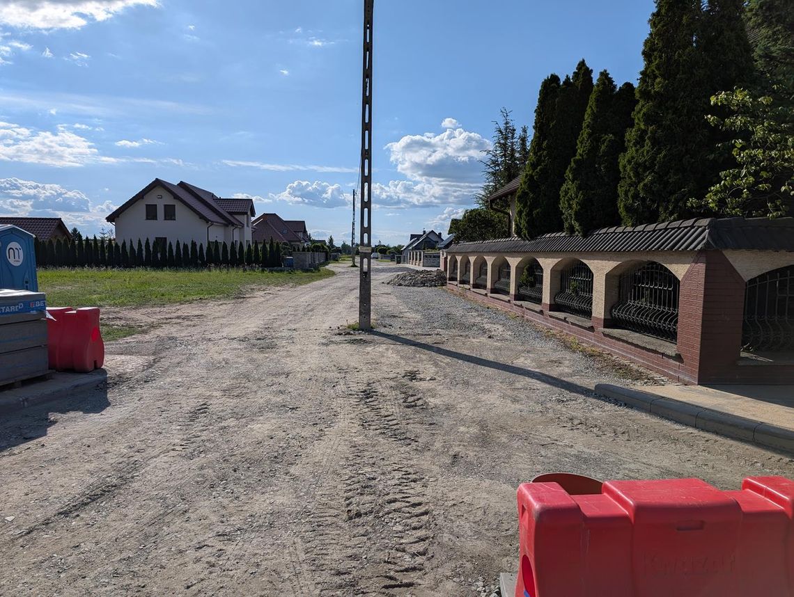 A na środku drogi słup. I co teraz?