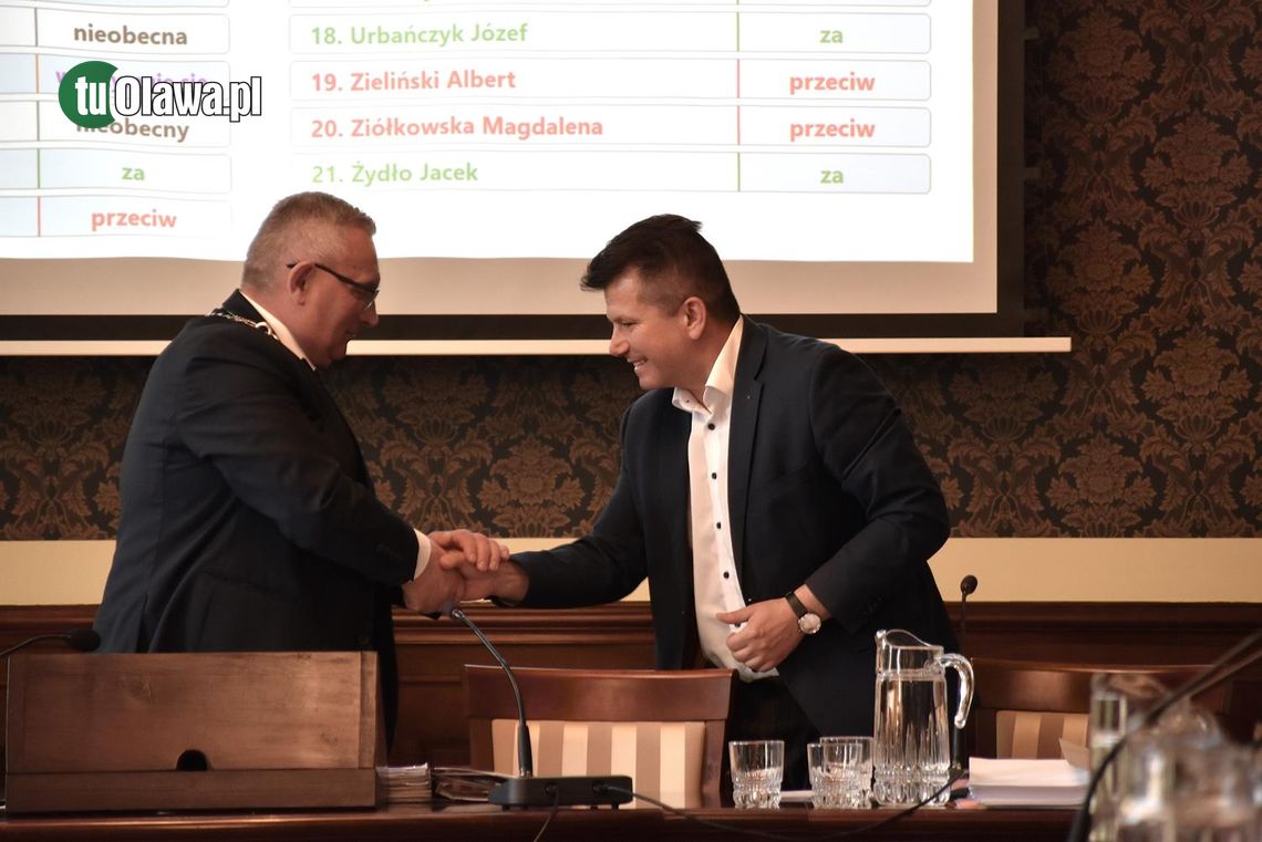 Absolutorium dla burmistrza Oławy i podzielona Rada Miejska