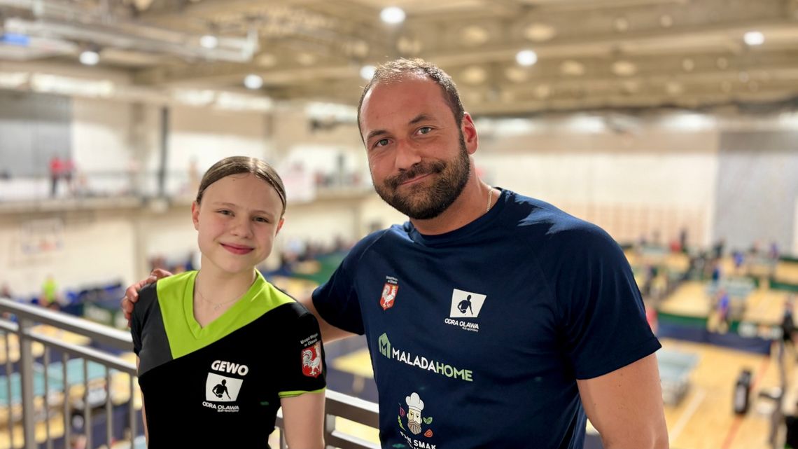 Ada pnie się w górę