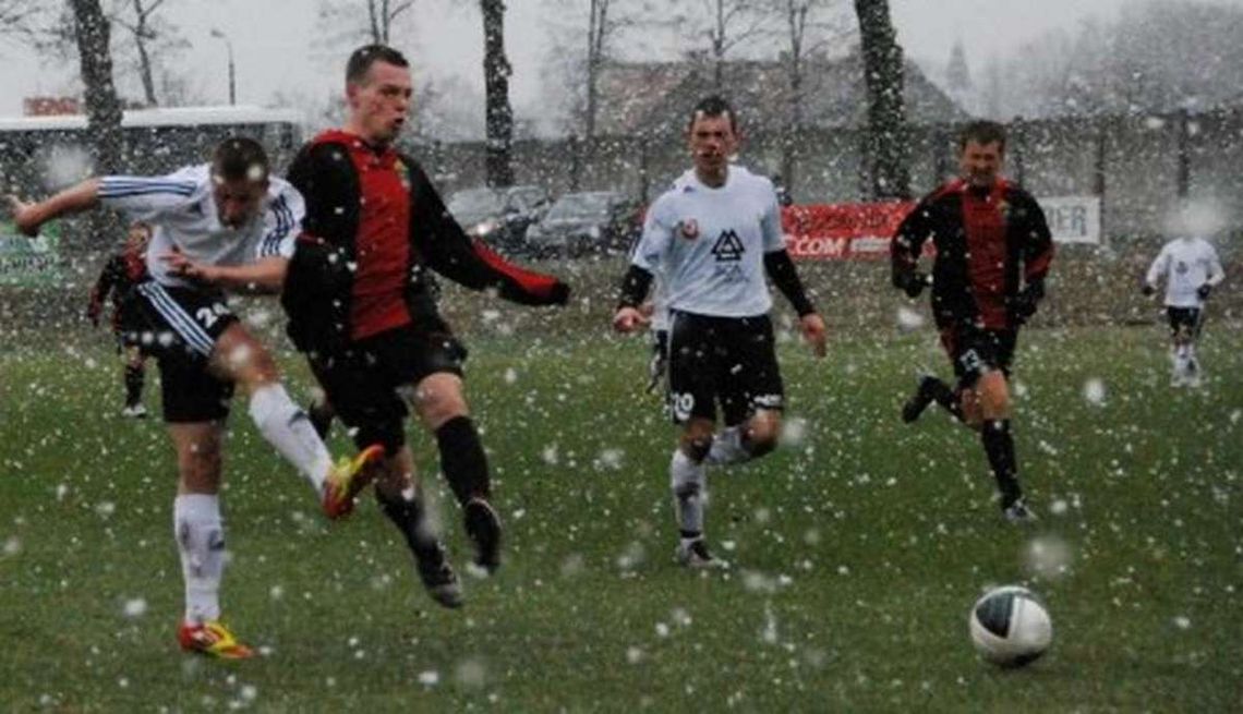 Anomalie pogodowe, anomalie futbolowe