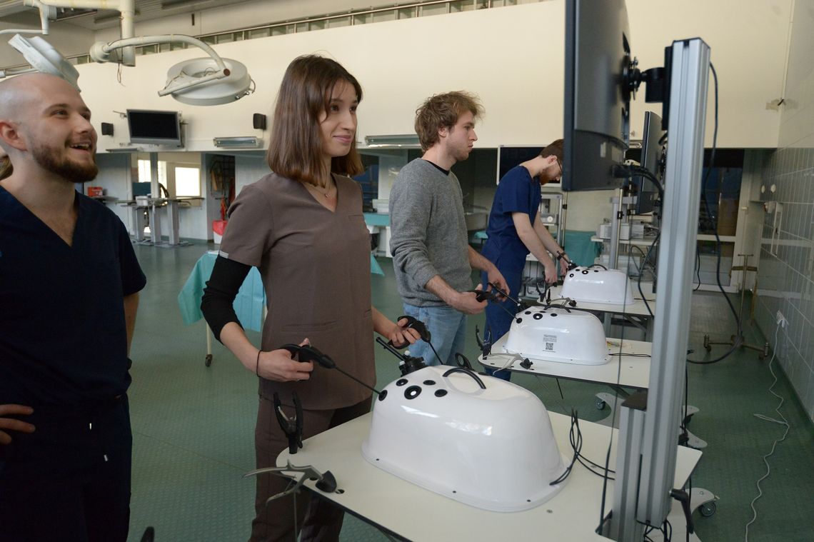 Aparatura studentów weterynarii jak dla ludzi