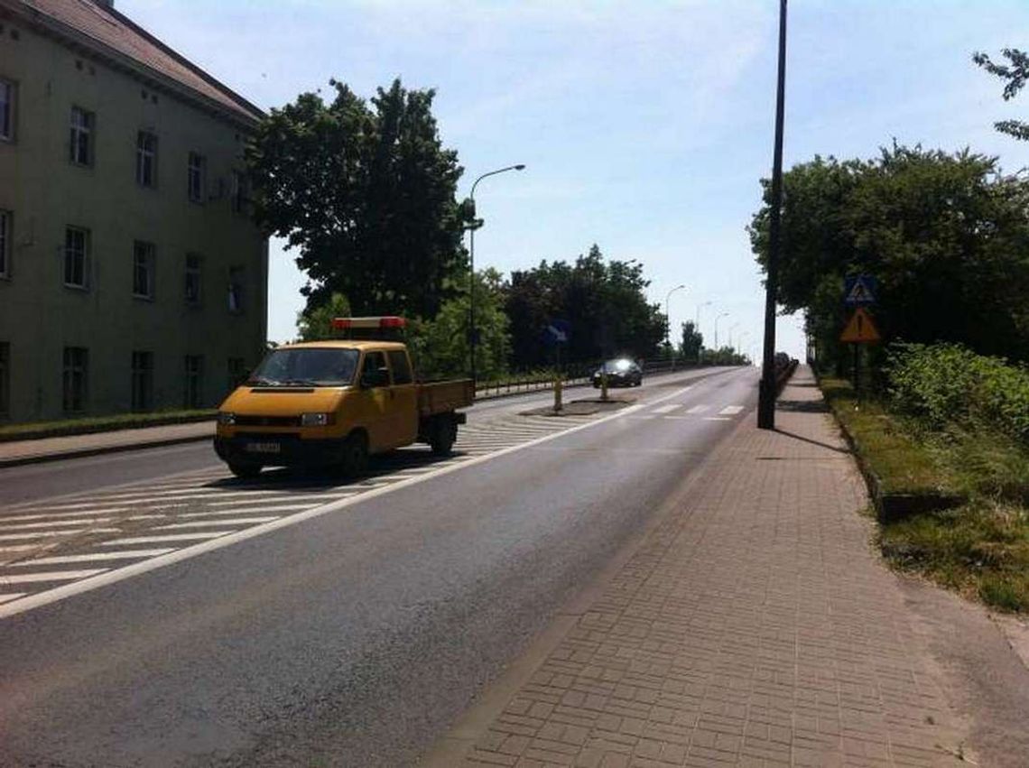 Asfalt jak plastelina. Problemy na wiadukcie Asfalt jak plastelina. Problemy na wiadukcie