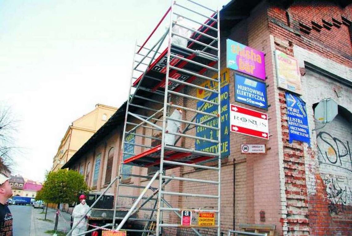 Azbest ze szczególną ostrożnością