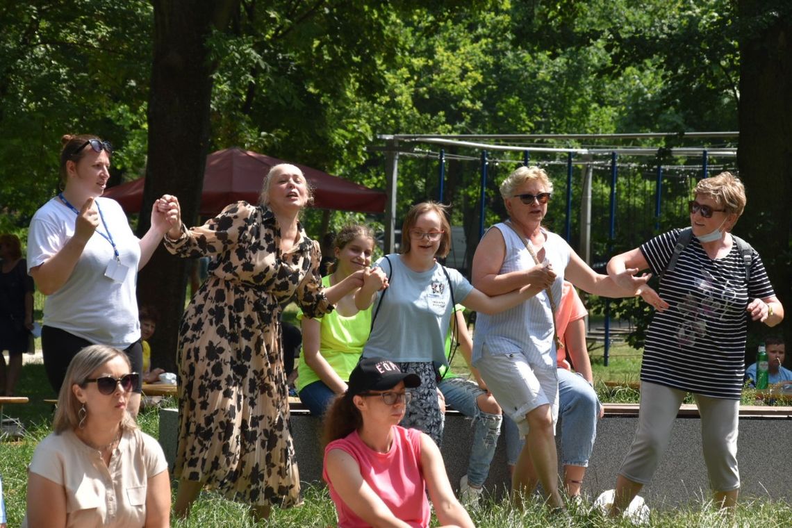 Baaardzo gorąco i baaaardzo fajnie! Warto przyjść na ten piknik!