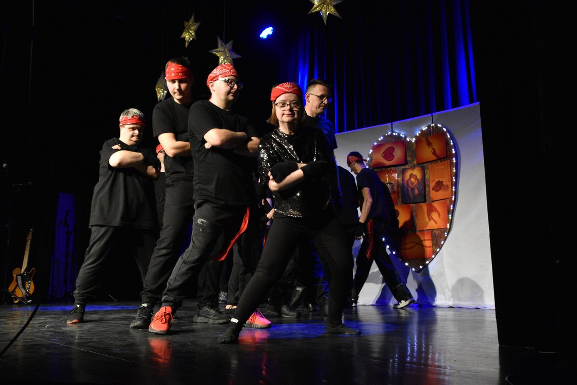 "Bądź przy mnie blisko, bo tylko wtedy nie jest mi zimno"