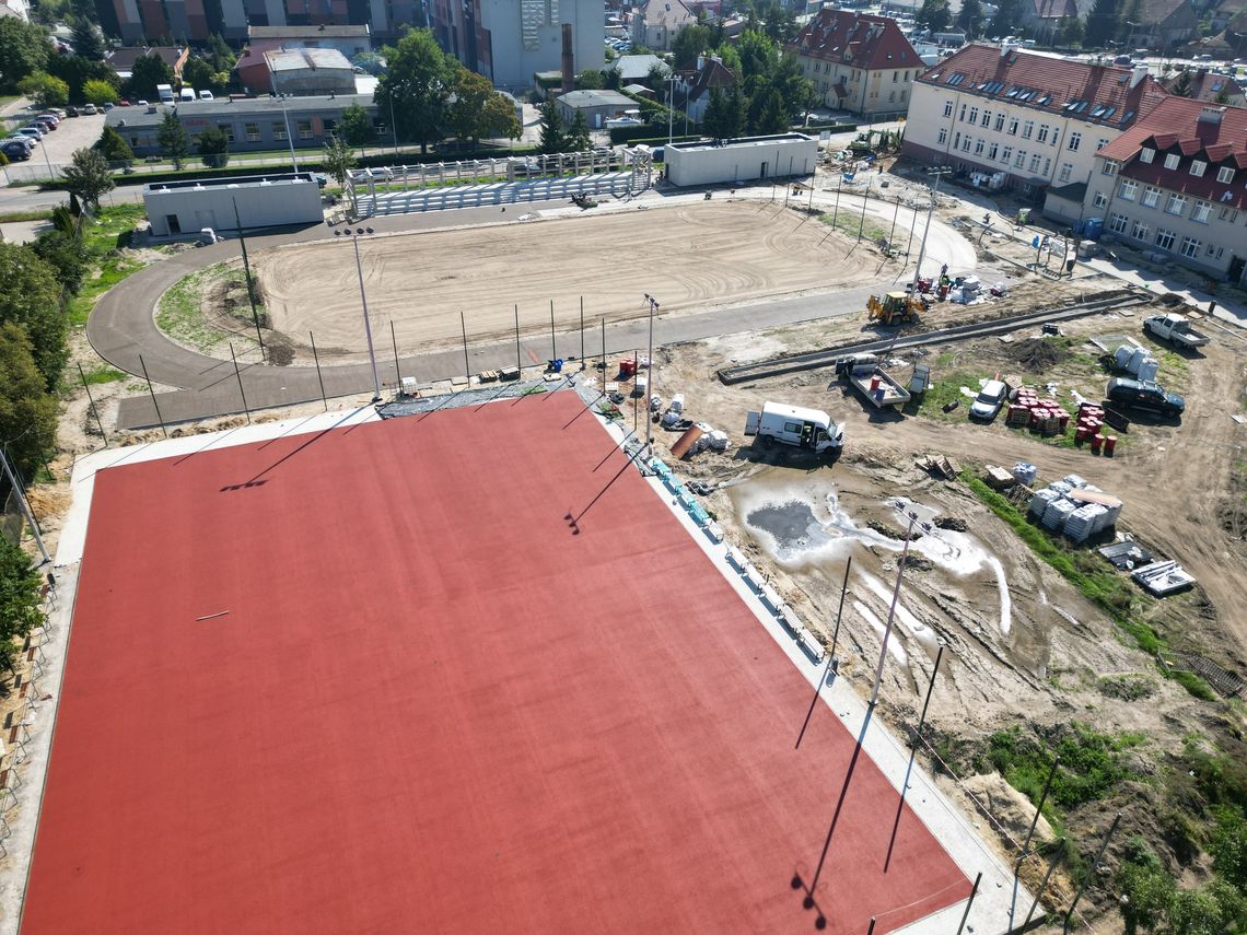 Będą dwa boiska, bieżnia, skocznia do skoków w dal i plac zabaw Będą dwa boiska, bieżnia, skocznia do skoków w dal i plac zabaw