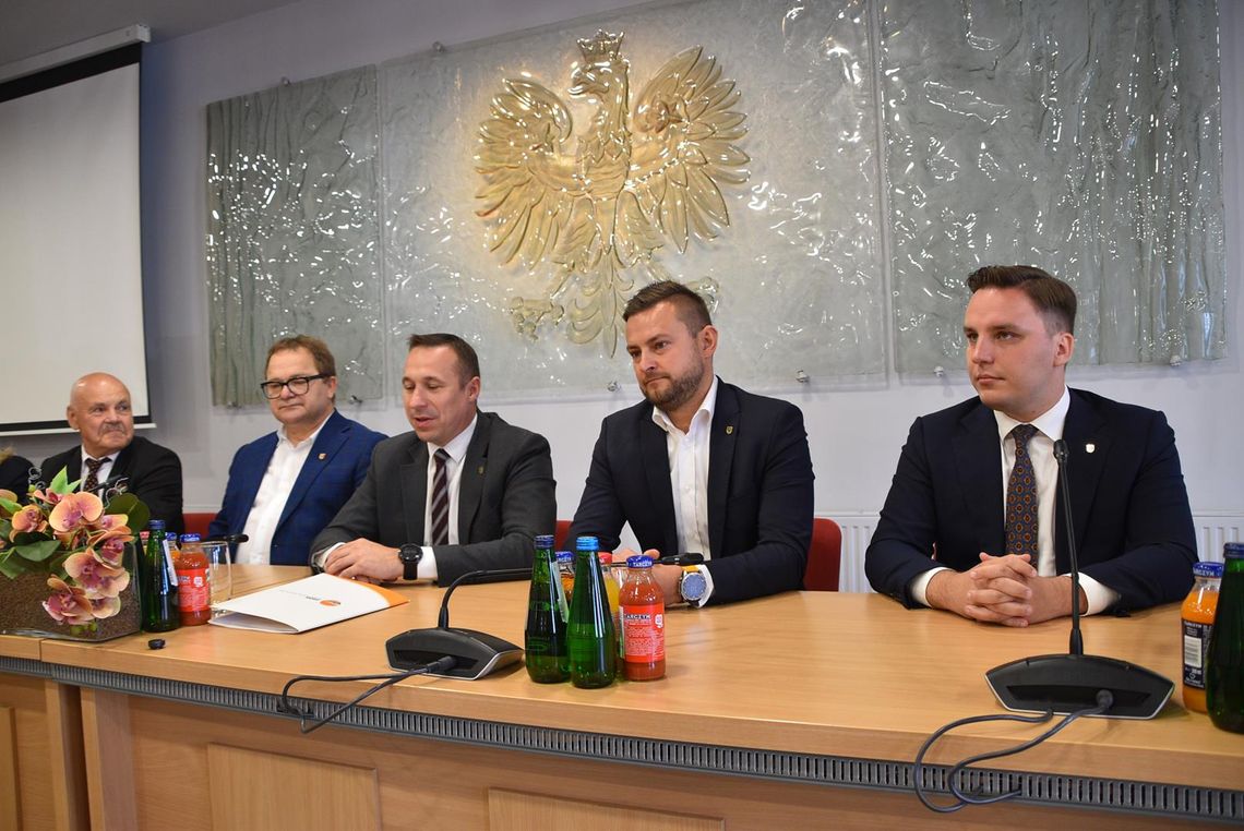 Będzie przebudowa ważnych dróg! Marszałkowie w Oławie z dobrą nowiną.