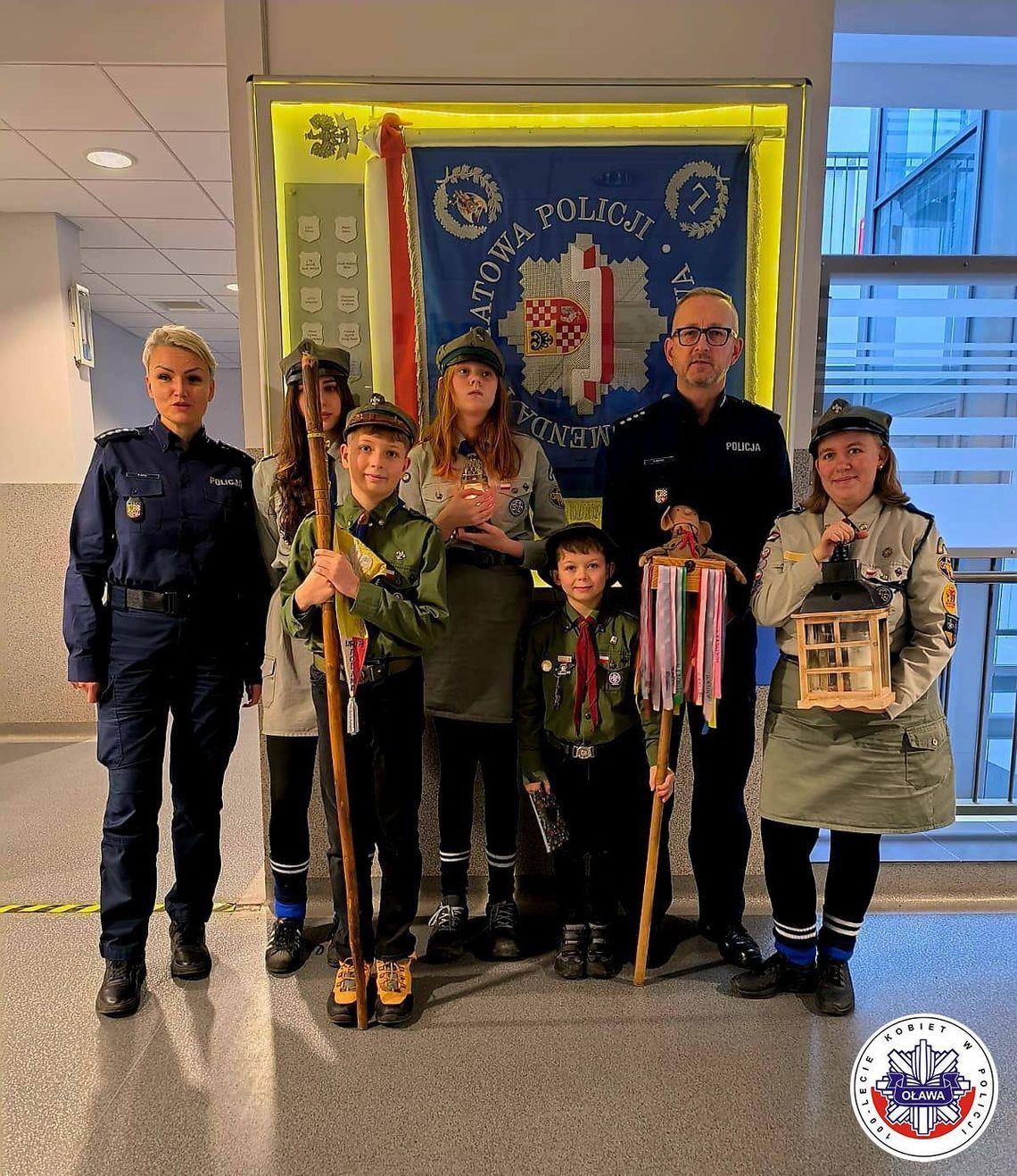 Betlejemskie Światełko Pokoju w oławskiej komendzie