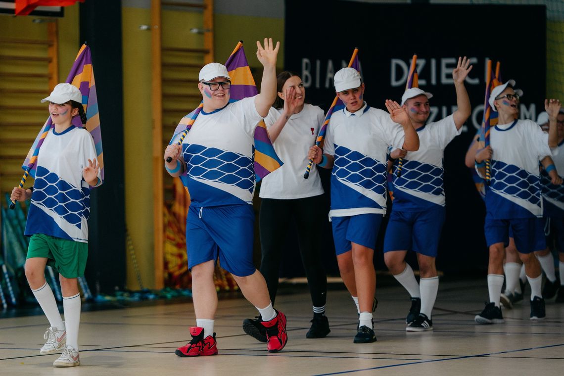 Biała Flaga w Oławie. Sztuka, która przełamuje bariery