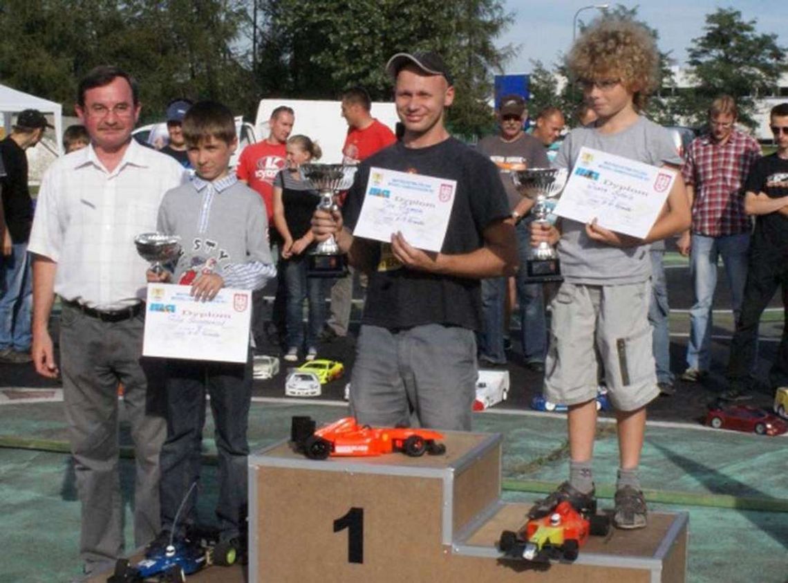 Bukryj, Okoński i Ruman z tytułami Bukryj, Okoński i Ruman z tytułami