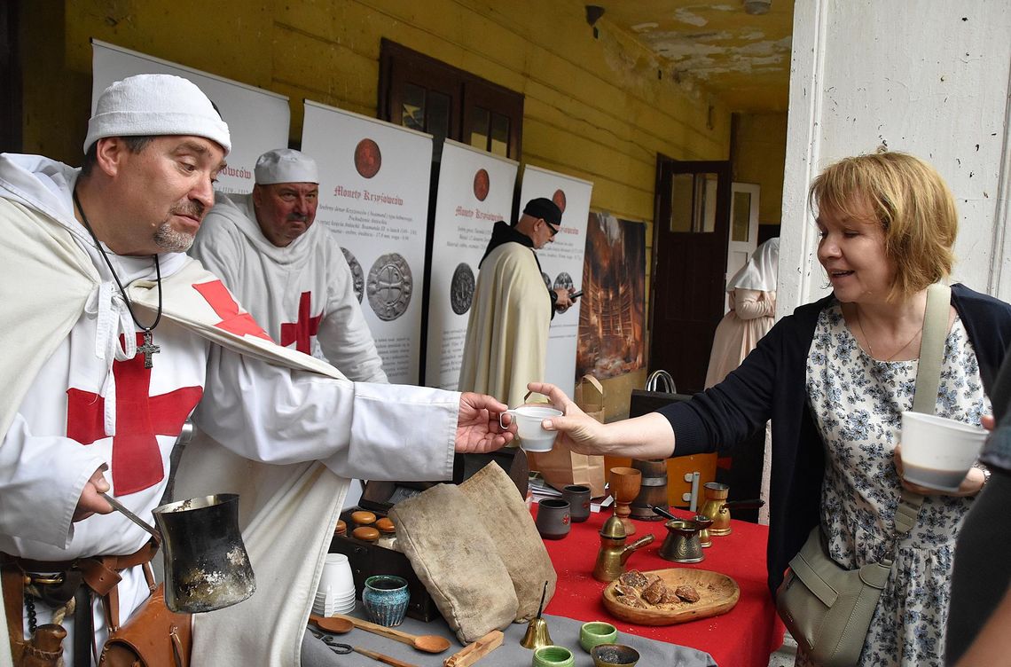 Jakie tajemnice kryje pałac w Oleśnicy Małej? (GALERIA)