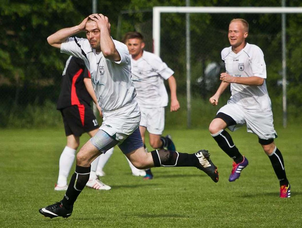 Czarni nie składają broni Czarni nie składają broni