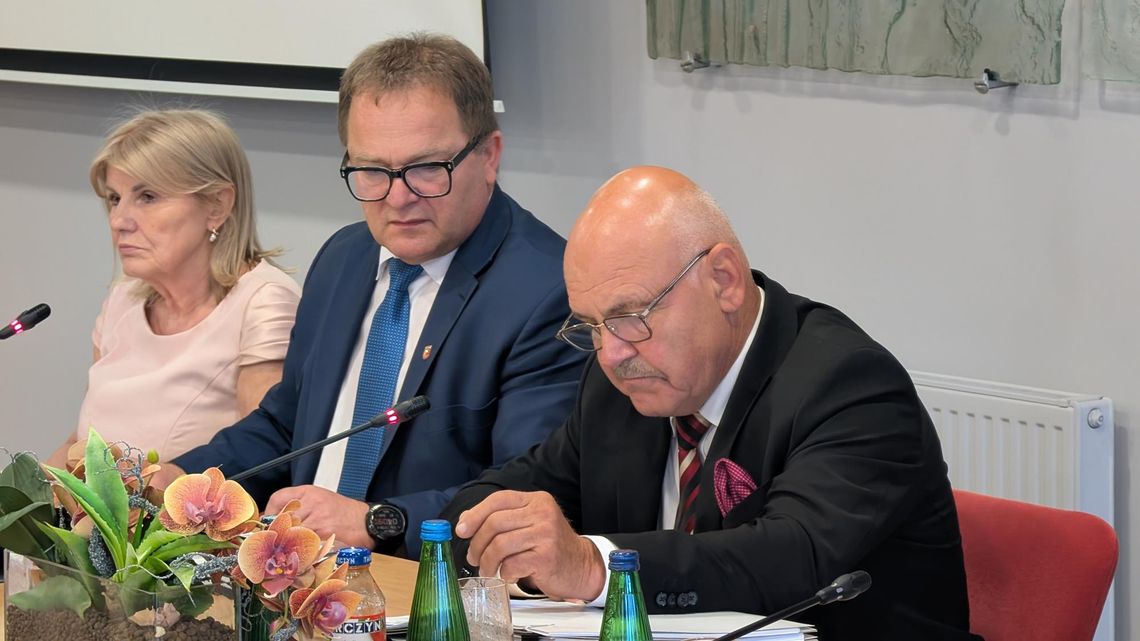 Czerwona kartka dla kogo? Czerwona kartka dla kogo?