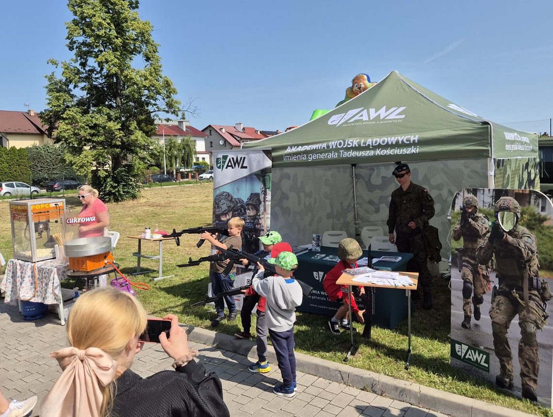 Czwórka bawiła się na pikniku edukacyjnym
