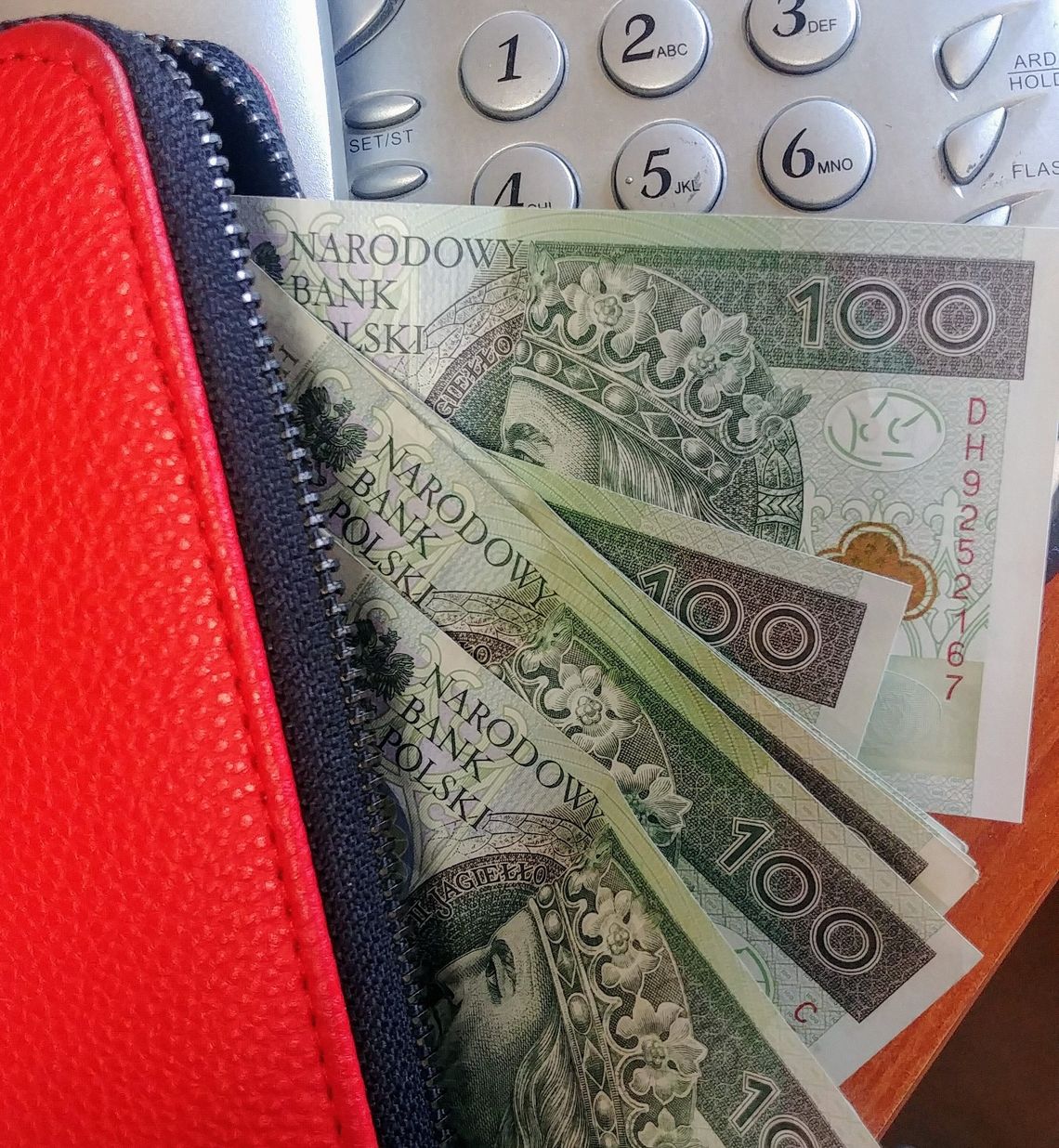 Czyje pieniądze? Czyje pieniądze?