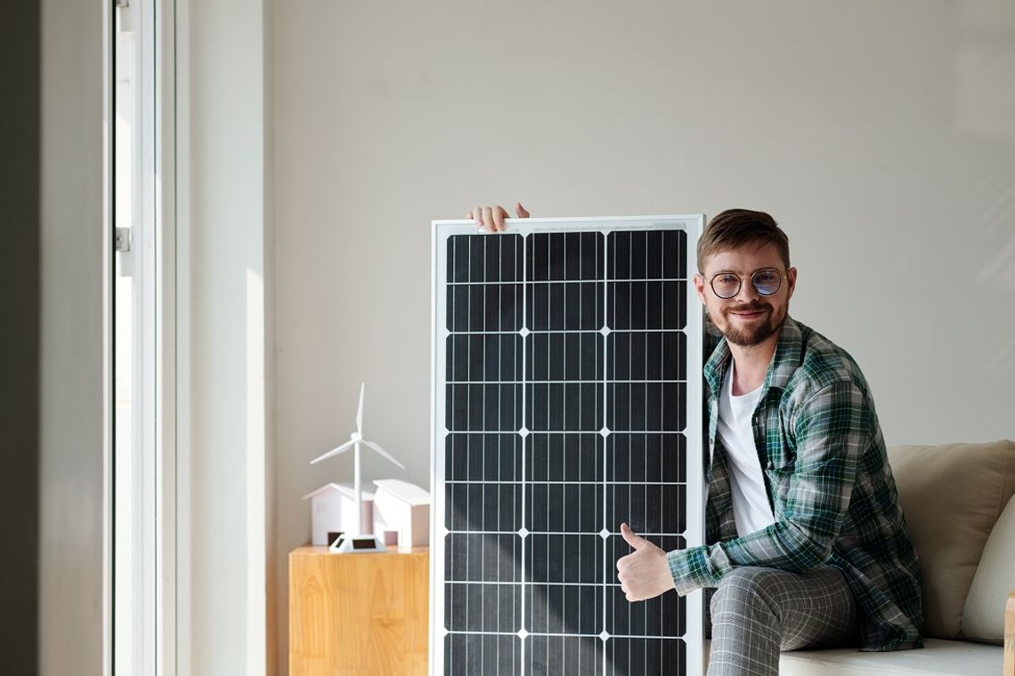 Czym zajmuje się technik urządzeń i systemów energetyki odnawialnej, gdzie może pracować?