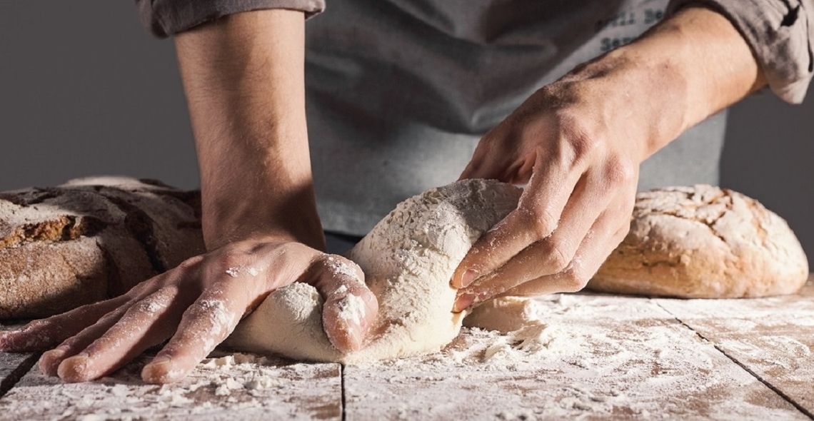 Dowiedz się Jak zrobić odpowiedni zakwas i upiec naturalny chleb w domu?