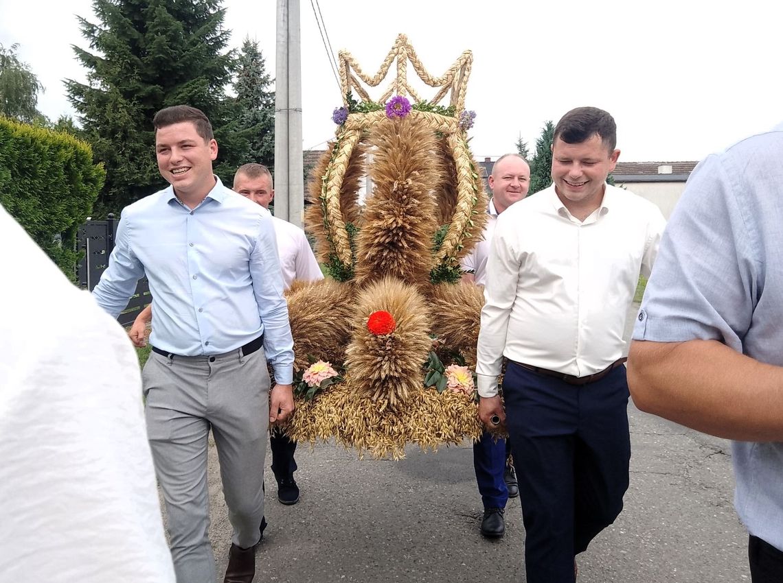 Dożynki Parafialne w Grędzinie (zdjęcia) Dożynki Parafialne w Grędzinie (zdjęcia)