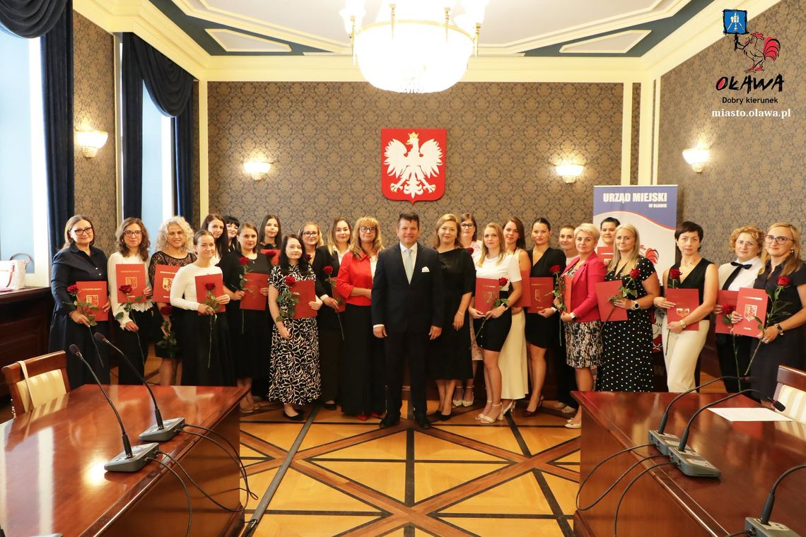 Dwadzieścia dwie nauczycielki złożyły ślubowanie i odebrały akty nadania