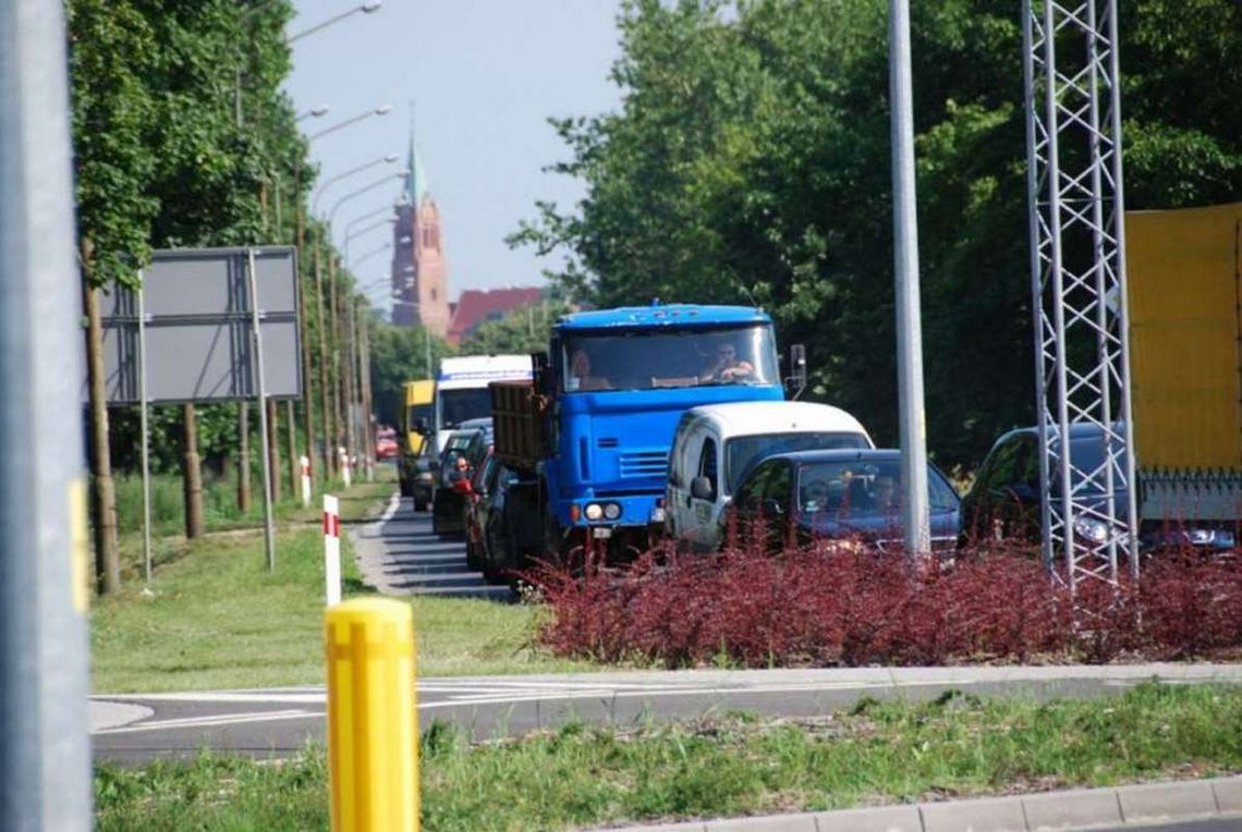 Dyskusja o tirach i drogach Dyskusja o tirach i drogach