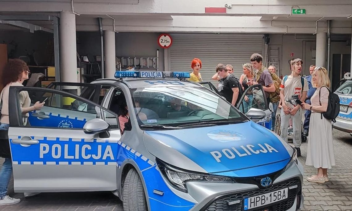 Dzieci mogły przez chwilę wcielić się w rolę policjanta