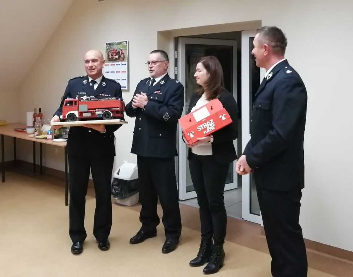 GMINA OŁAWA Godnie podziękowali komendantowi Tadeuszowi Frysztakowi