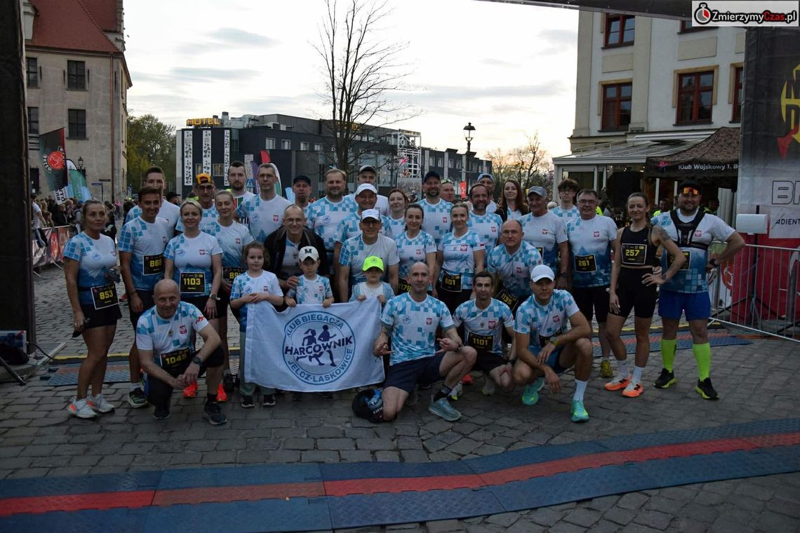 Harcownicy z mocnym otwarciem. 43 zawodników na starcie 7. Nocnej Dychy Brzeg