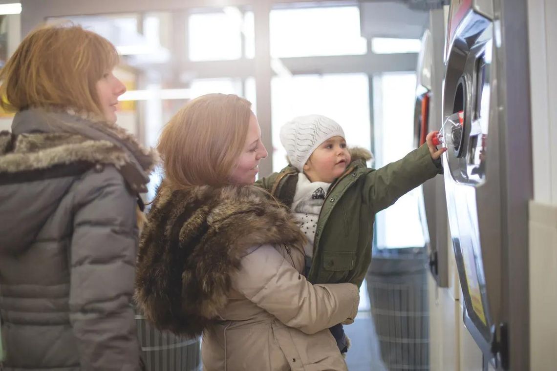 Inwestycja w automat do recyklingu butelek – cena za wkład w ekologię