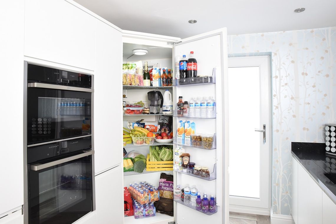 Jak przechowywać żywność w lodówce? Kilka cennych rad
