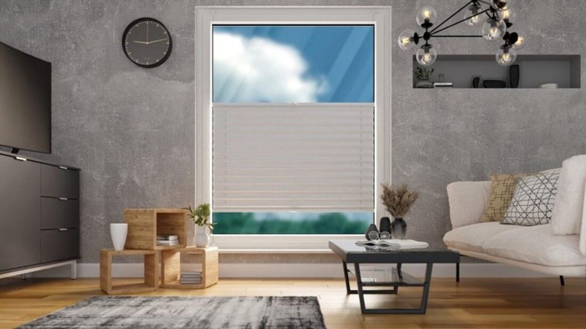 Jak stylowo wyposażyć wnętrza? Rolety plisowane jako modna osłona okna