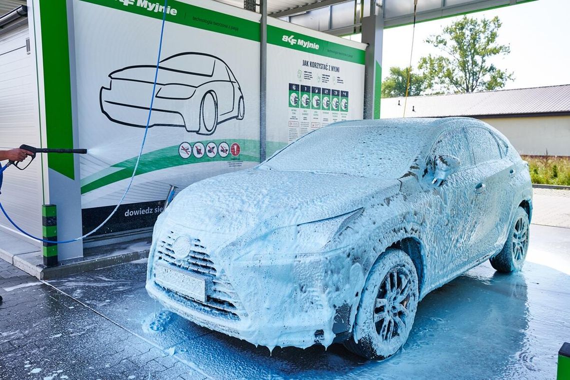 Jakie części i chemia do myjni samochodowych są kluczowe dla sprawnej pracy myjni portalowej?