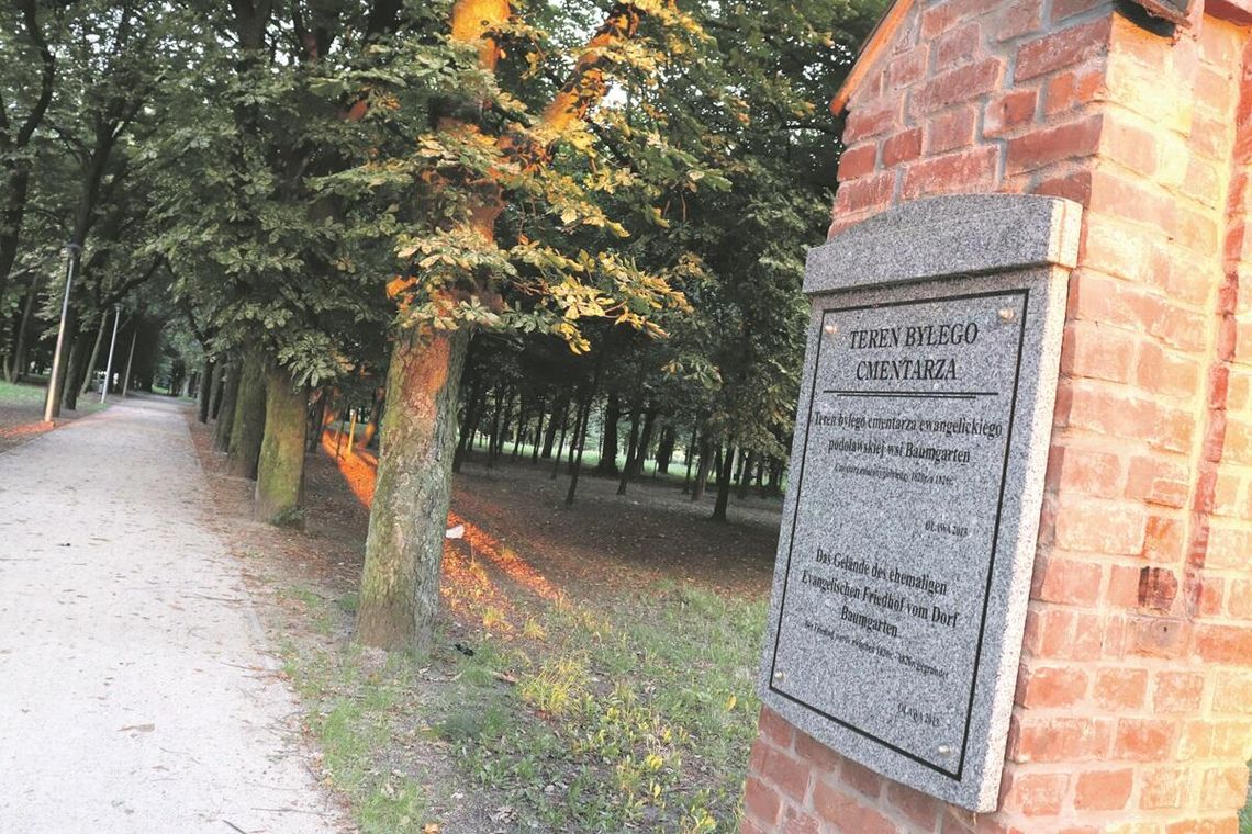 Jest ich 14. Dawne i obecne miejsca pochówku w Oławie (2) Jest ich 14. Dawne i obecne miejsca pochówku w Oławie (2)