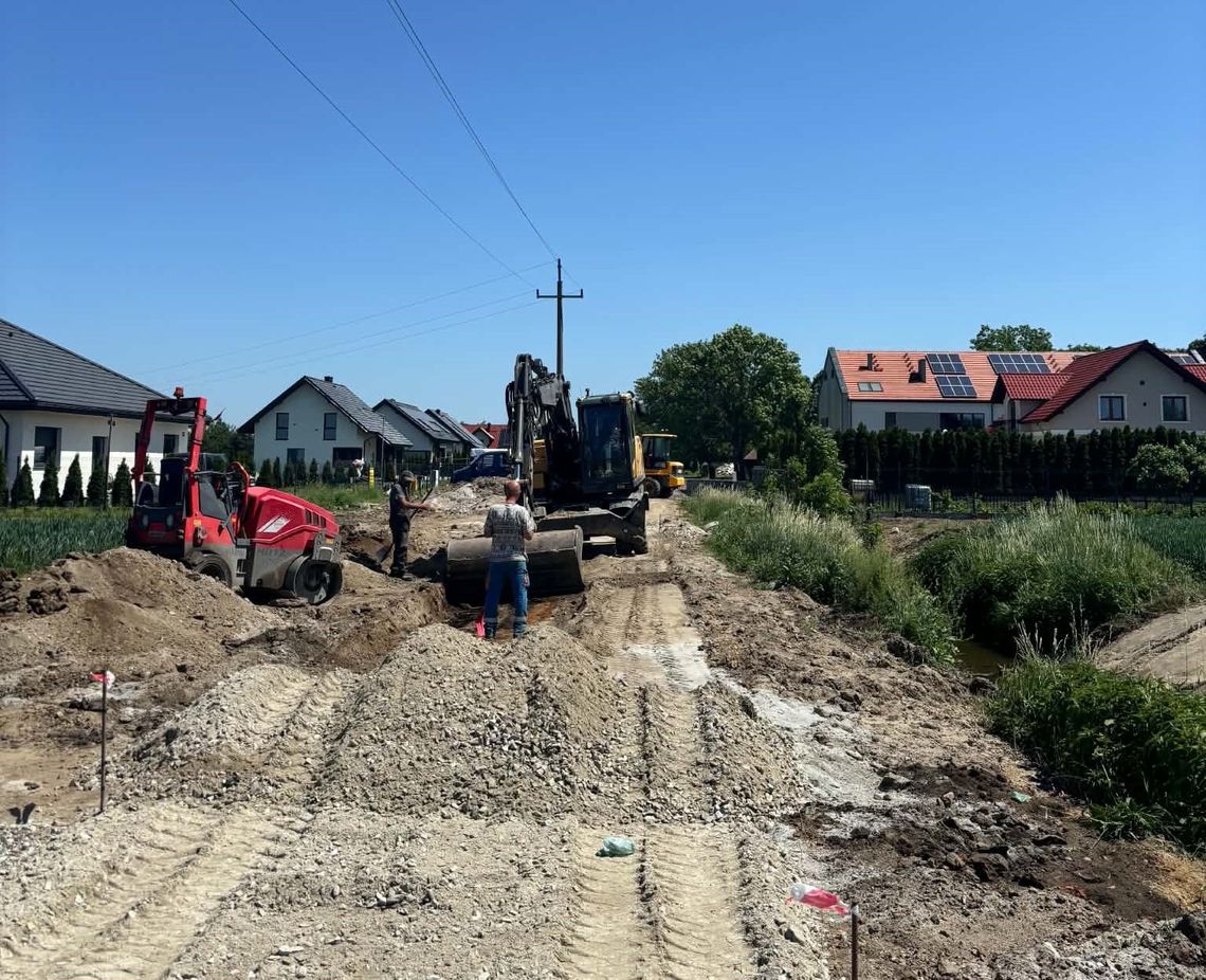 Jest kolejny etap kanalizacji. Mieszkańcy mogą się już przyłączać Jest kolejny etap kanalizacji. Mieszkańcy mogą się już przyłączać