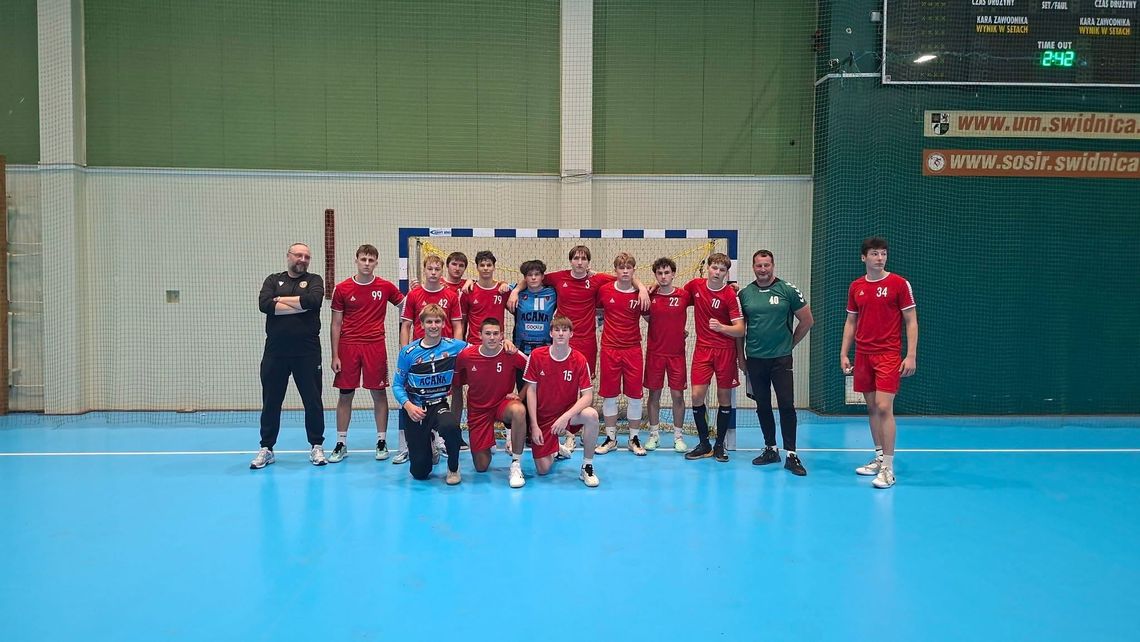 Juniorzy rozpoczęli ligowe zmagania. Minimalna porażka na inaugurację Juniorzy rozpoczęli ligowe zmagania. Minimalna porażka na inaugurację