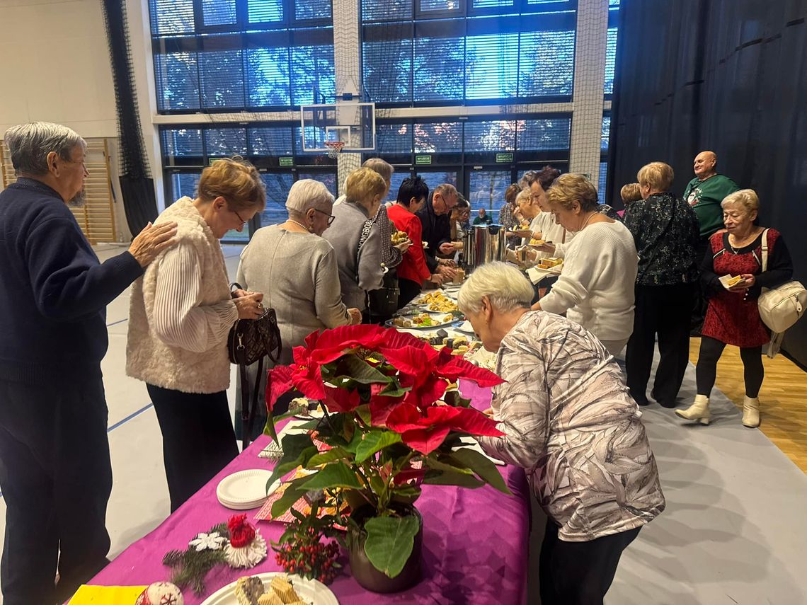 Kolędowali i dzielili się opłatkiem. To była Wigilia miejscowych seniorów