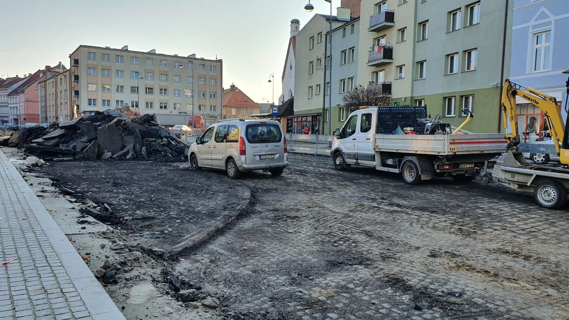 Kostka brukowa zostanie wykorzystana. A ile będzie miejsc parkingowych?