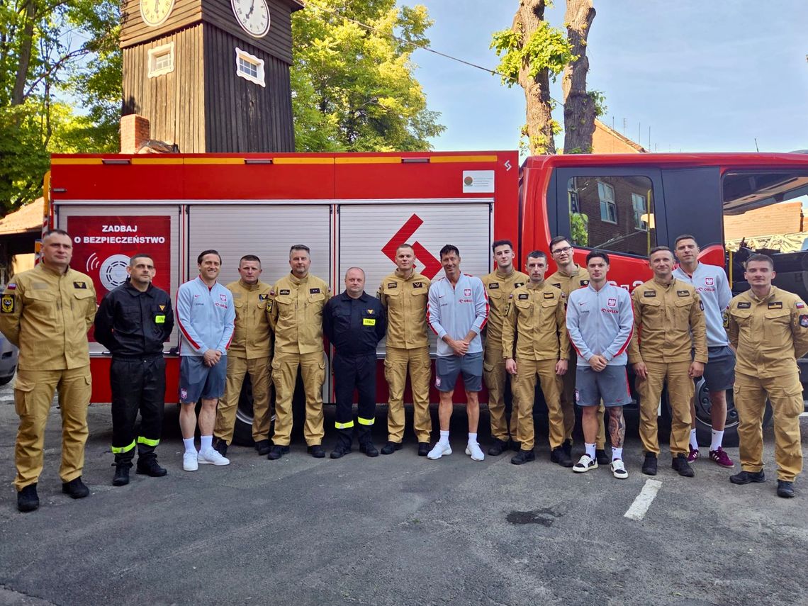 Lewandowski, Zieliński, Bednarek i Zalewski spotkali się ze strażakami Lewandowski, Zieliński, Bednarek i Zalewski spotkali się ze strażakami