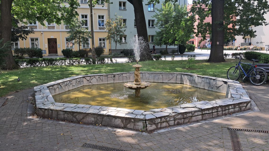 LIST: - Nowe parki i skwery na pokaz, a pod Urzędem Miasta wstyd i brud! LIST: - Nowe parki i skwery na pokaz, a pod Urzędem Miasta wstyd i brud!