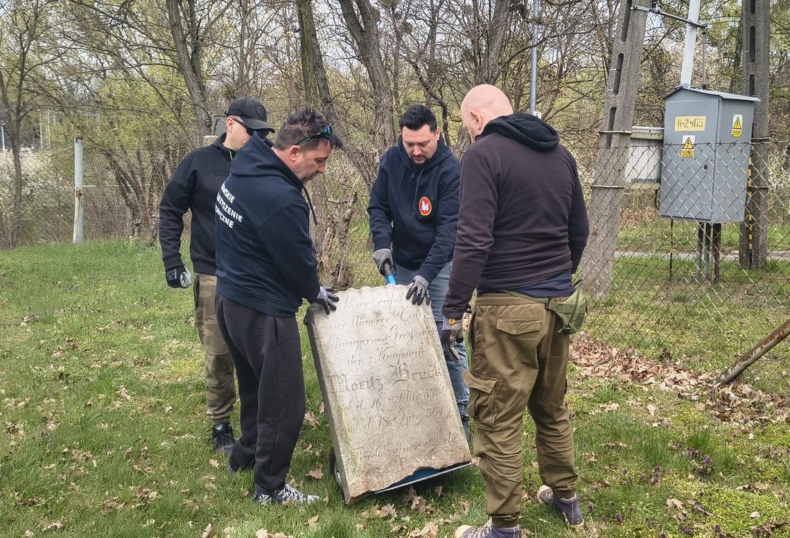 Macewa wraca na oławski cmentarz żydowski