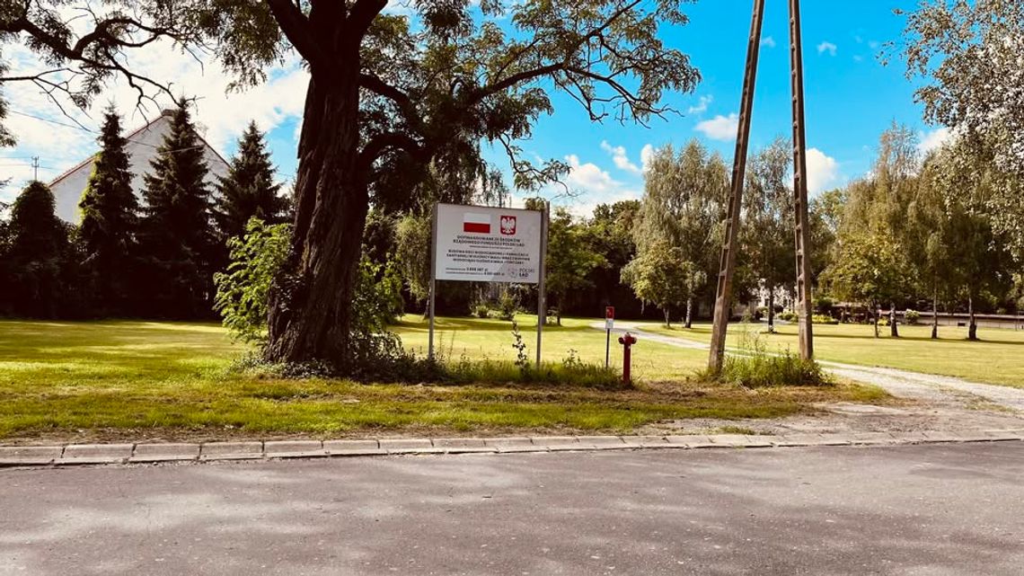 Mają wodociąg i kanalizację. Można się przyłączać