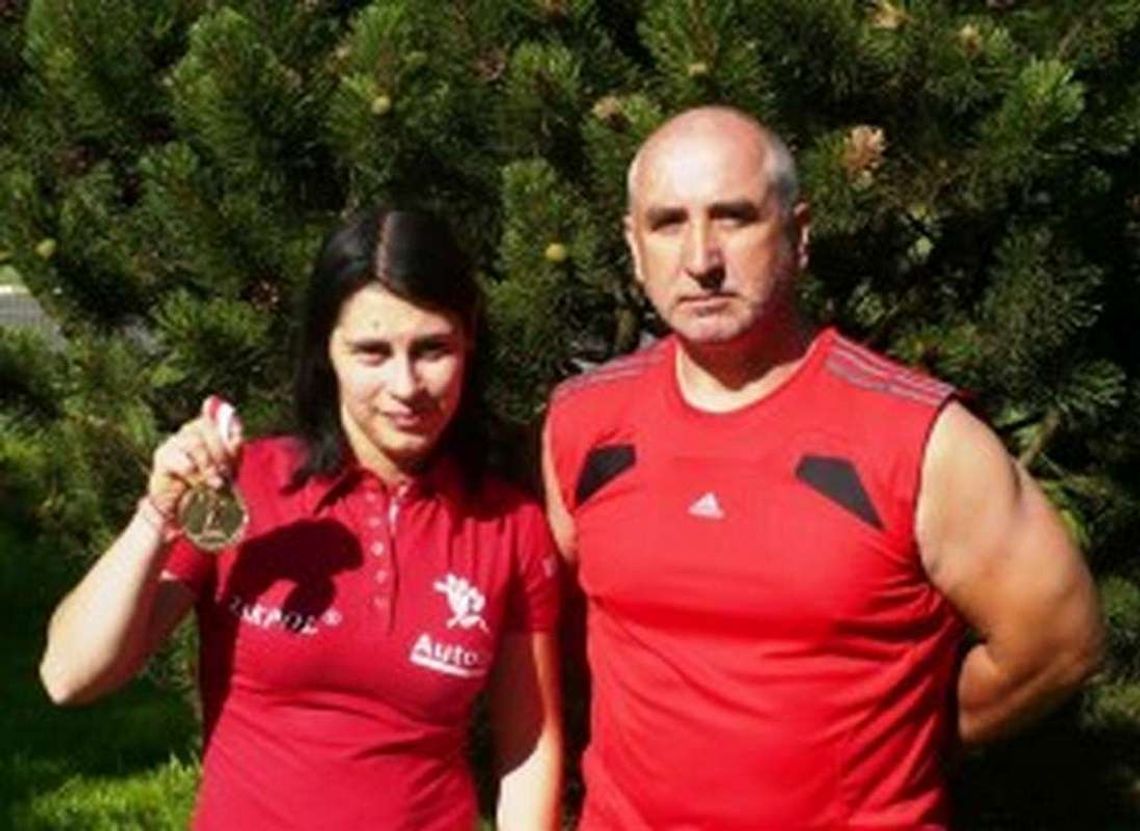 Marieta i Kasia ze złotem Marieta i Kasia ze złotem