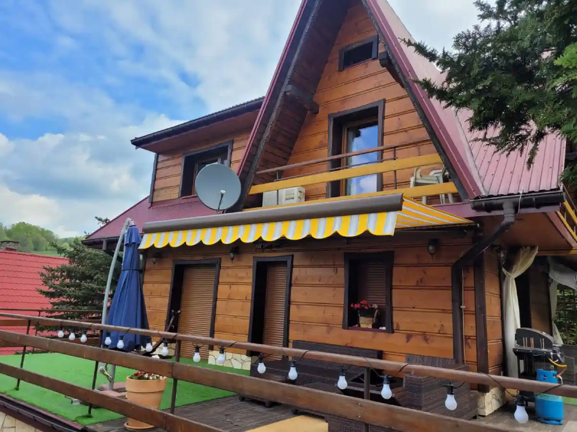 Markizy tarasowe i balkonowe chroniące przed nadmiernym nasłonecznieniem