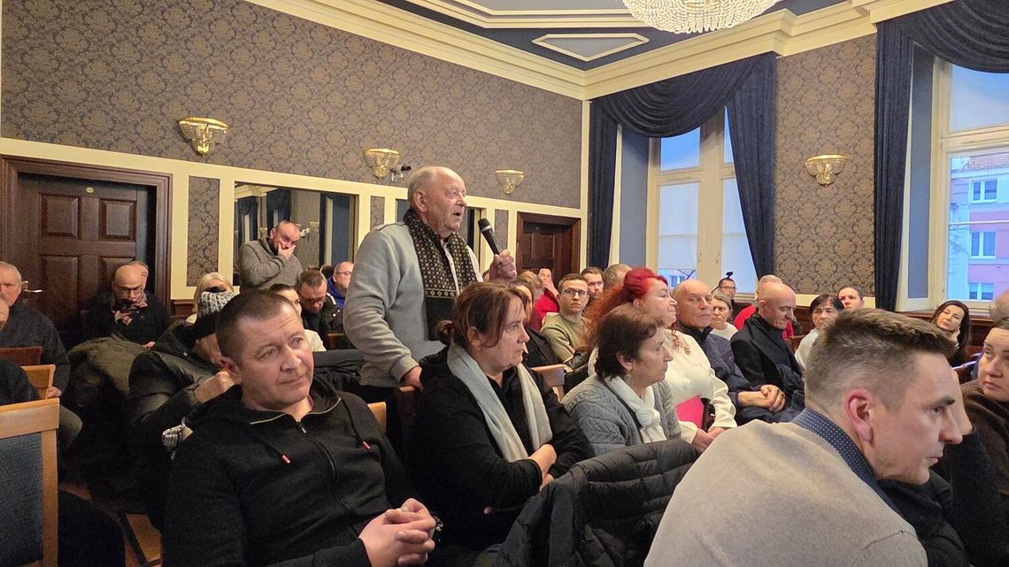 Mieszkańcy kategorycznie sprzeciwiają się likwidacji lasku w Nowym Otoku Mieszkańcy kategorycznie sprzeciwiają się likwidacji lasku w Nowym Otoku