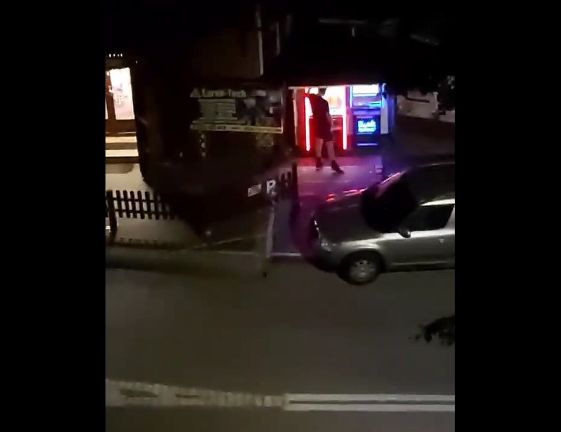 Mieszkańcy się skarżą na głośny automat. Wyciszymy, zapewnia właściciel