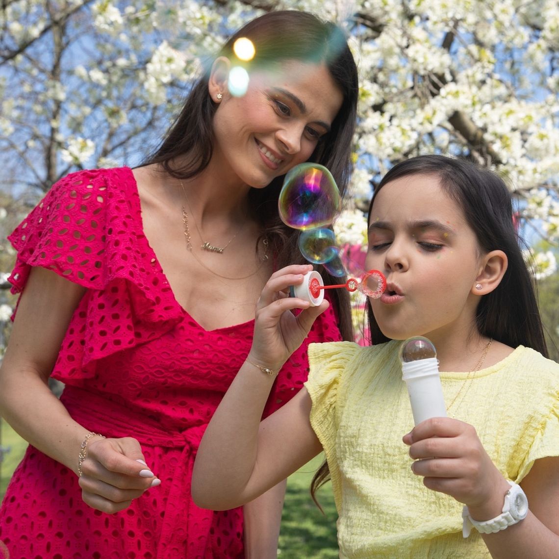 Moda na matchy-matchy - inspiracje połączeniami kolczyków i pierścionków