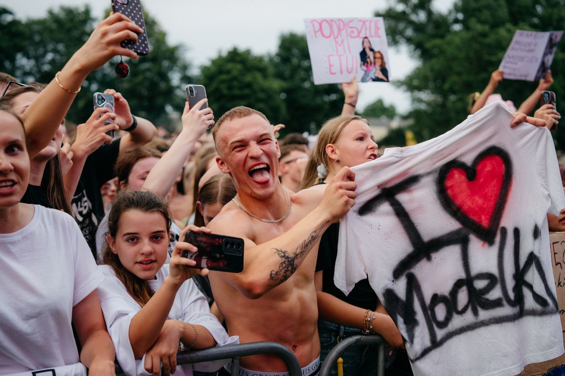 Modelki na scenie Dni Oławy - Dni Koguta