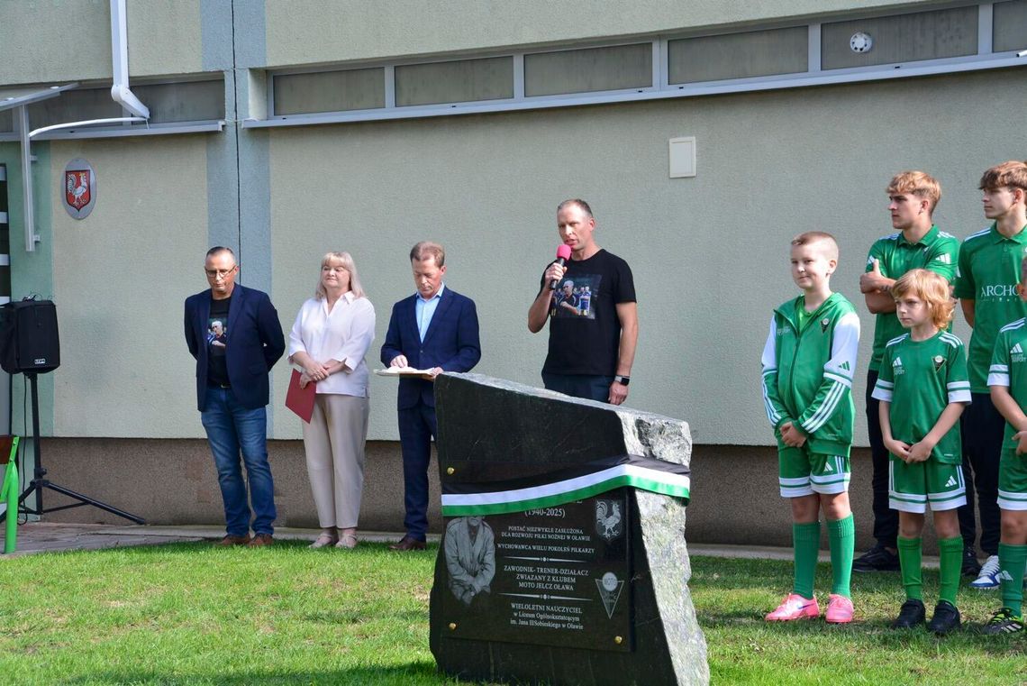 Na cześć Zbigniewa Isela. Tablica przy stadionie już odsłonięta [ZDJĘCIA]